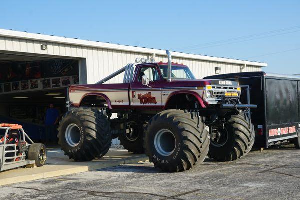 King Kong coming out of the International Monster Truck Museum and Hall of Fame.