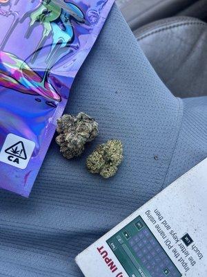 Two different strains out the same bag. This is not what I paid for!