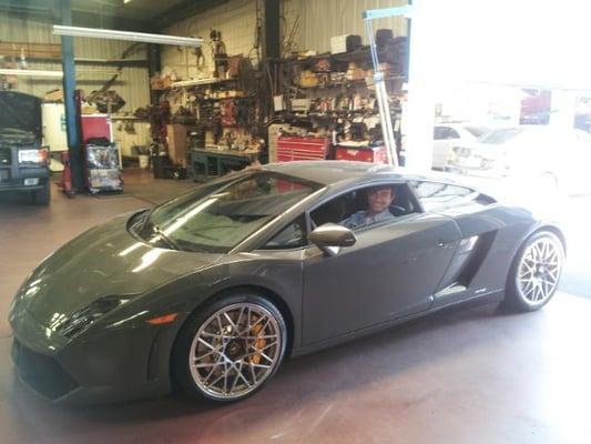 Lamborghini Gallardo getting pampered at the Doctors office.