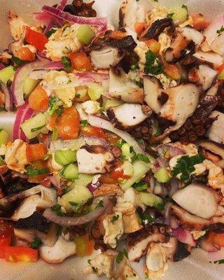 Ceviche de pulpo y camarón