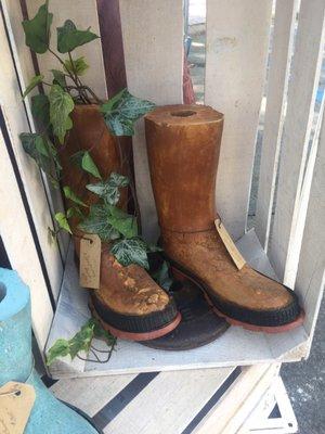 Concrete ivy planter