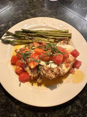 Chicken with grilled asparagus