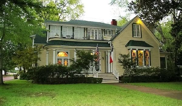 Woldert-Spence Manor B&B