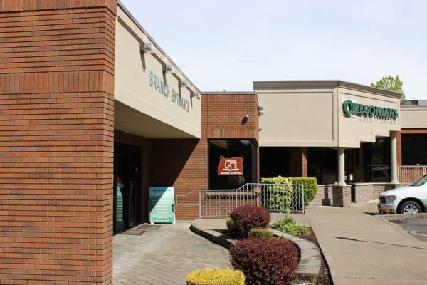 Front entrance of Milwaukie Branch.