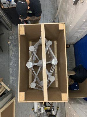 Chandeliers packing and shipping