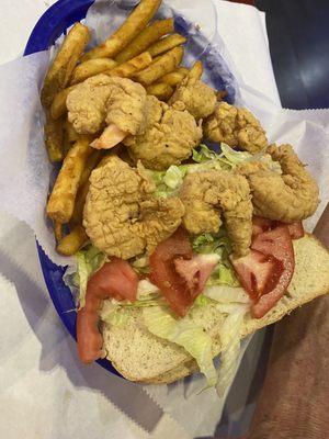 Fried shrimp poboy