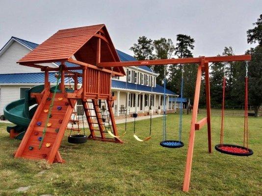 This Outback is equipped with double slides, plenty of swing and lots of things to climb!