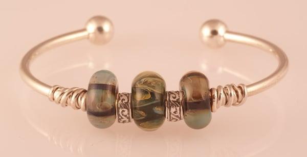 sterling silver bracelet with handmade glass beads