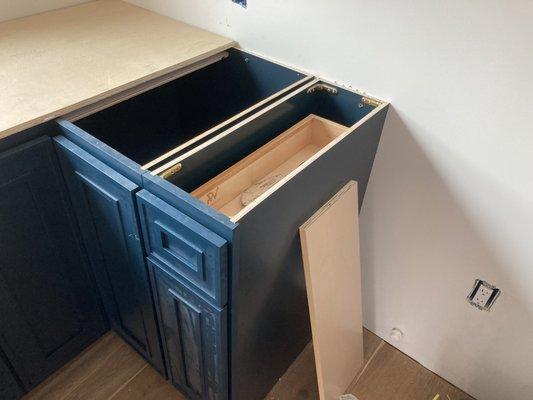 Kitchen cabinets install