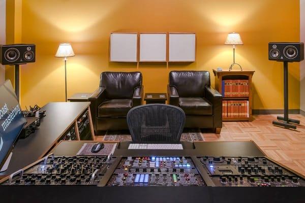 The surround room is stocked with analog gear by Maselec, EAR, GML and Knif with conversion by Bricasti.