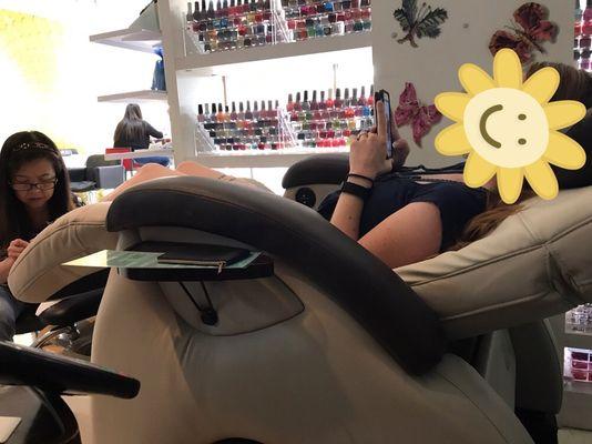 Awesome, relaxing, and clean pedicure seats! Definitely going back!! They did a great job!