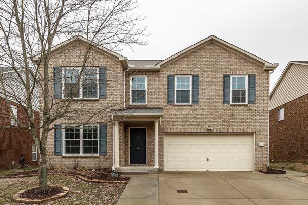 For Lease - 1025 Ganett Rd, Hendersonville  3 Bed/ 2.5 Ba  plus home office.  Community Pool