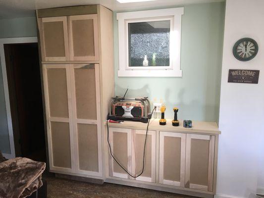 B & J Cabinets