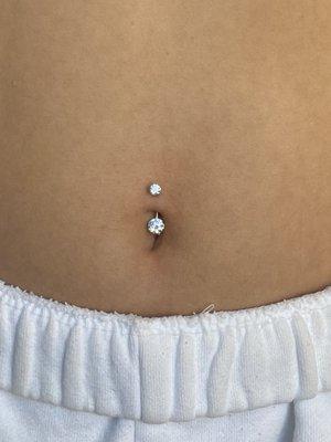 Fresh navel piercing by Theo