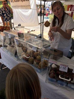 Good but spendy caramel apples. $4.