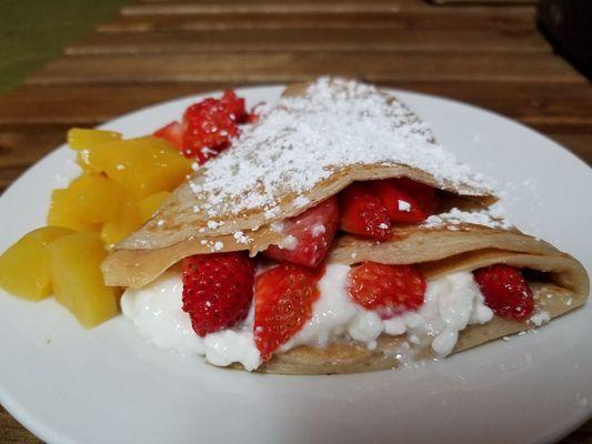 Cottage cheese, strawberries, peaches and powdered sugar.