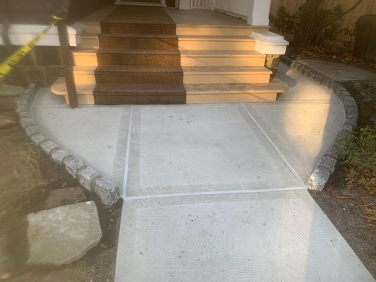 Concrete walkways with cobblestone edge installation by Bianco's Landscaping & Masonry.
Supplies by Staten Mix.