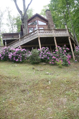 Their mountain house exterior before cleaning and painting