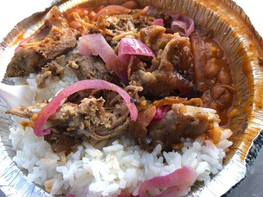 Pernil con arroz blanco y habichuelas