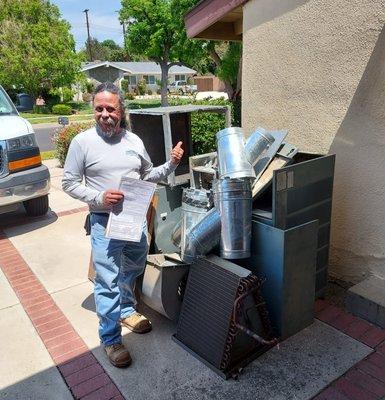 Ray with the contract and equipment to be installed