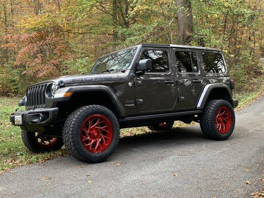 Lifted jeep 20" wheels