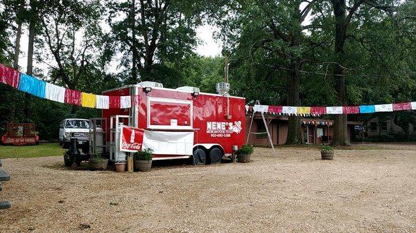 Nene's Food Truck Exterior