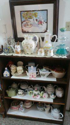 Lots of cute tea pots