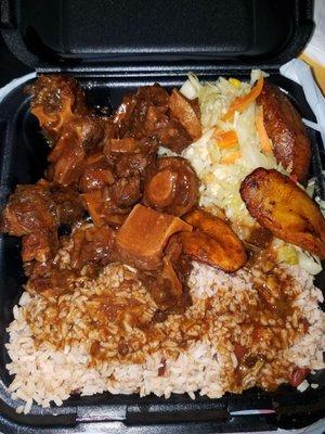 Large Oxtail w/rice & peas, veggies & plantains - No Flavor!