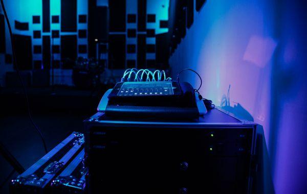 Our showcase room features a digital mixing console for perfect sound, fx and even recording possibilities!