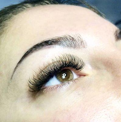 volume eyelash extensions