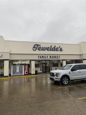 Tewelde’s Family Market 