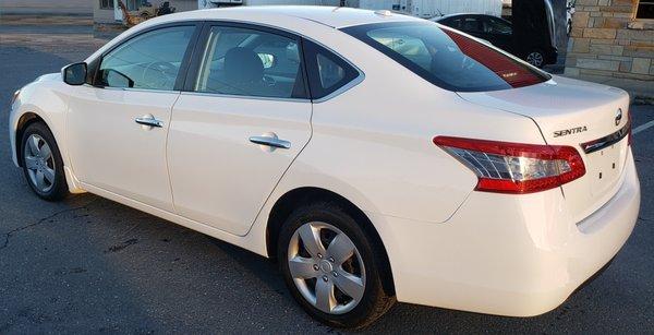 2015 Nissan Sentra ONLY 60k miles
 Financing Available 
 Mention Yelp get 5% off