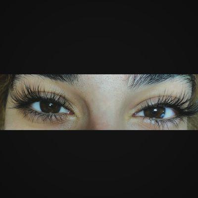 Fluffy volume lashes