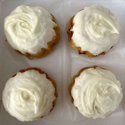 Cinnamon-roll bundt cakes