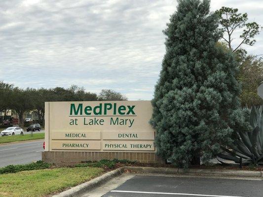 MedPlex street sign for Florida Internal Medicine's office building in Lake Mary, FL