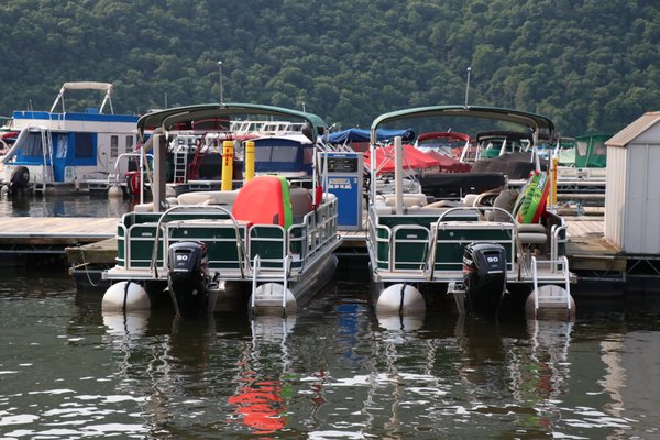 90HP Pontoons