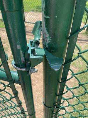 Gate on the outside doesn't latch. July 2021.