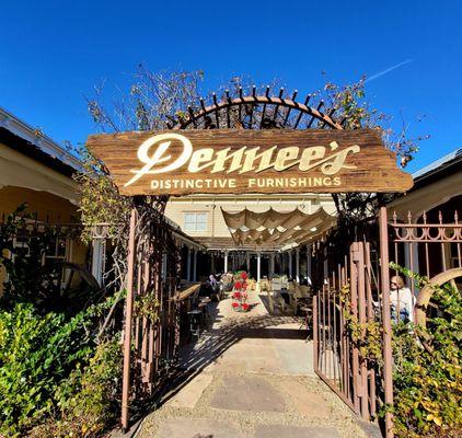 Dennee's of Santa Ynez