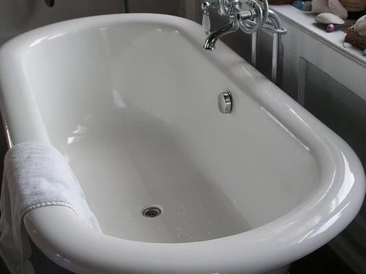 Claw foot tub