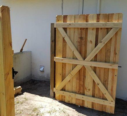 6ft wood fence with gate