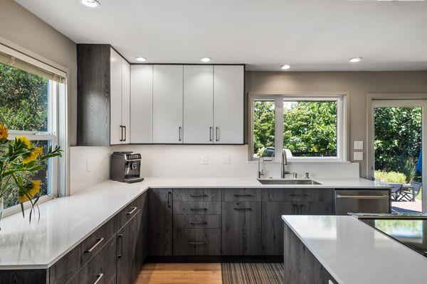 Beautiful Seattle home kitchen with Zonavita cabinets.