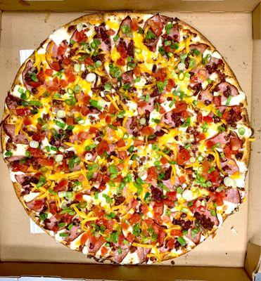 Crunchy Club Pizza (Tuscany crust, creamy garlic sauce, hams, bacons, cheddar cheese, tomatoes and green onions)