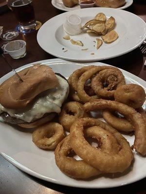 Sausage sandwich with onion rings