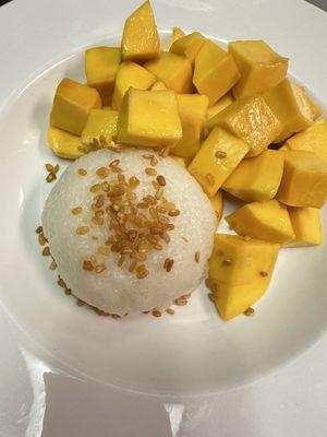 Sweet sticky rice with mango