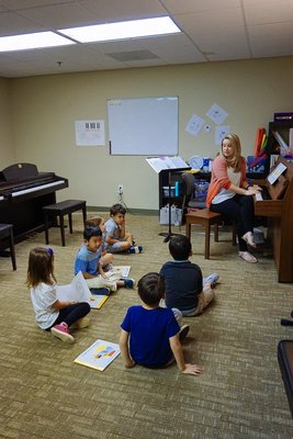 Piano group classes are available!  ------------------ For more information on group classes: https://bit.ly/2Rg8Bi2