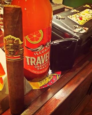 Smoking an Ashton VSG w/ Illusive Traveler Grapefruit Shandy