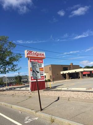 Medway Shopping Center -- 100-114 Main Street / Route 109, Medway             Sign