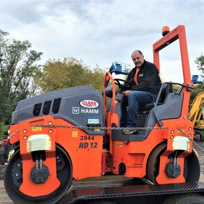 Todd Pritchard picking up his new Hamm HD12VV Blacktop Roller!