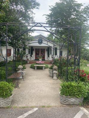 Outside entryway of the restaurant. Cute place!