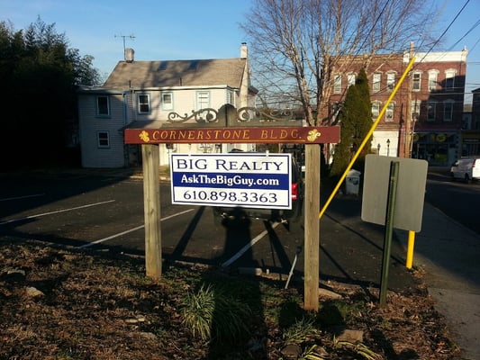 BIG Realty's entry sign